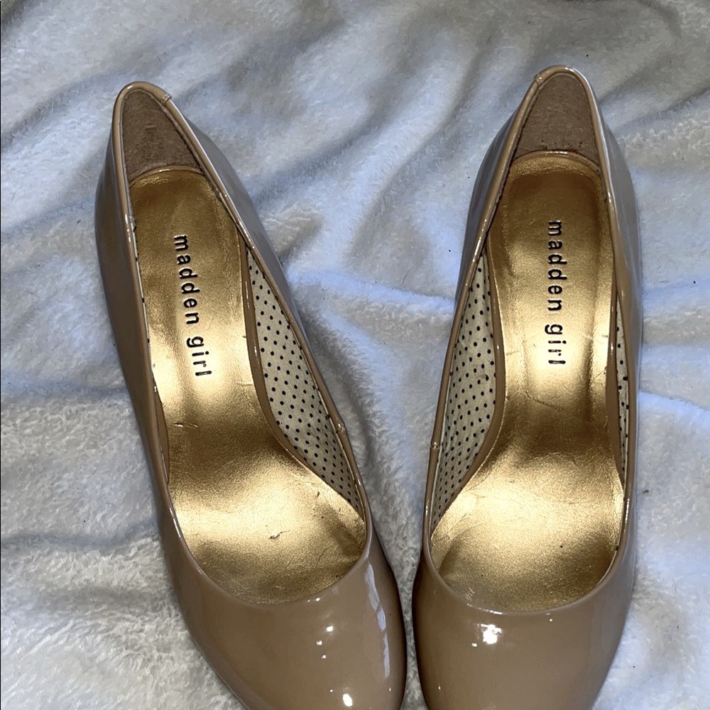 Nude Madden girl heels size 7 1/2 gently used.
